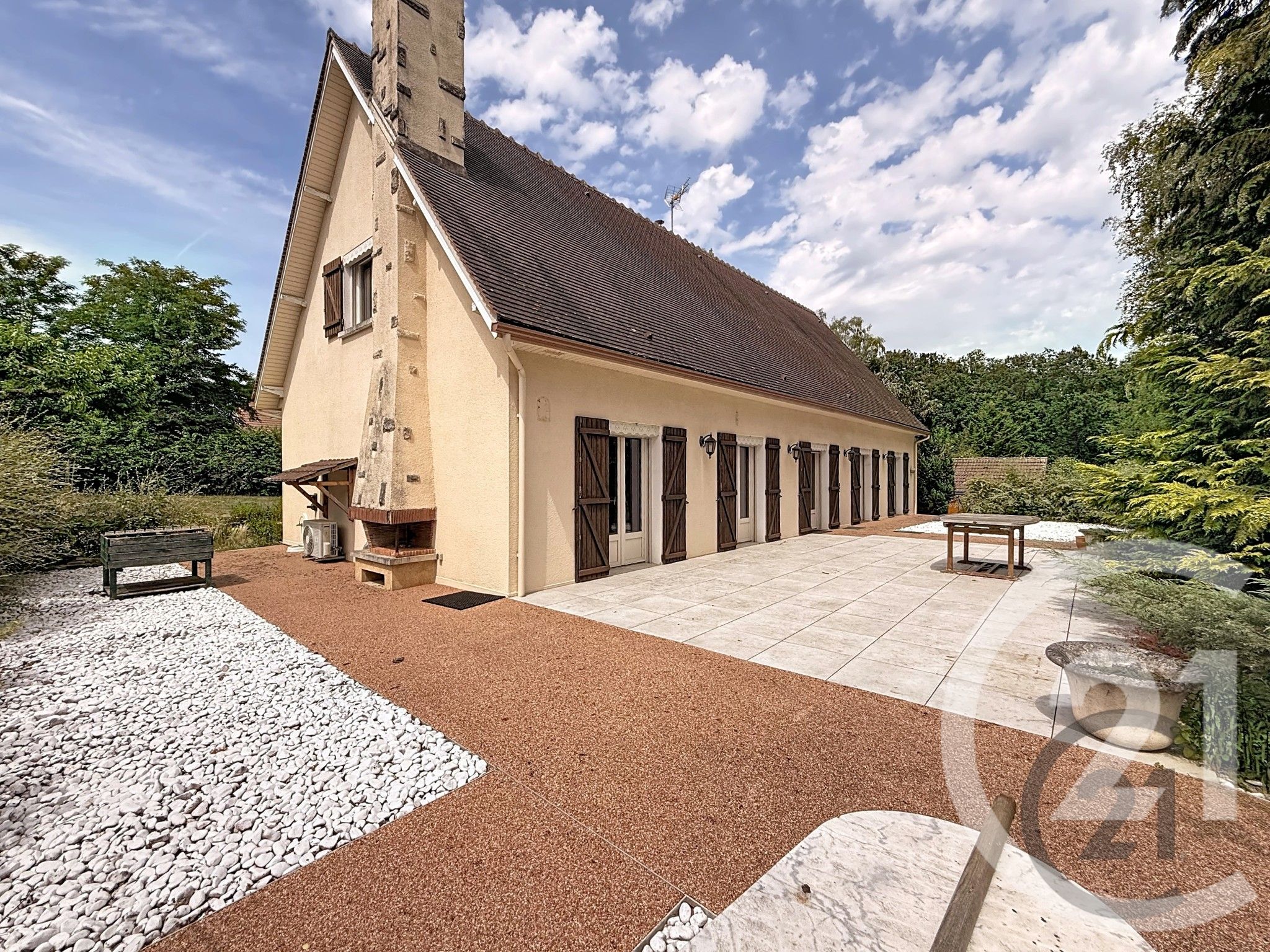 Maison 205m² — Charbuy