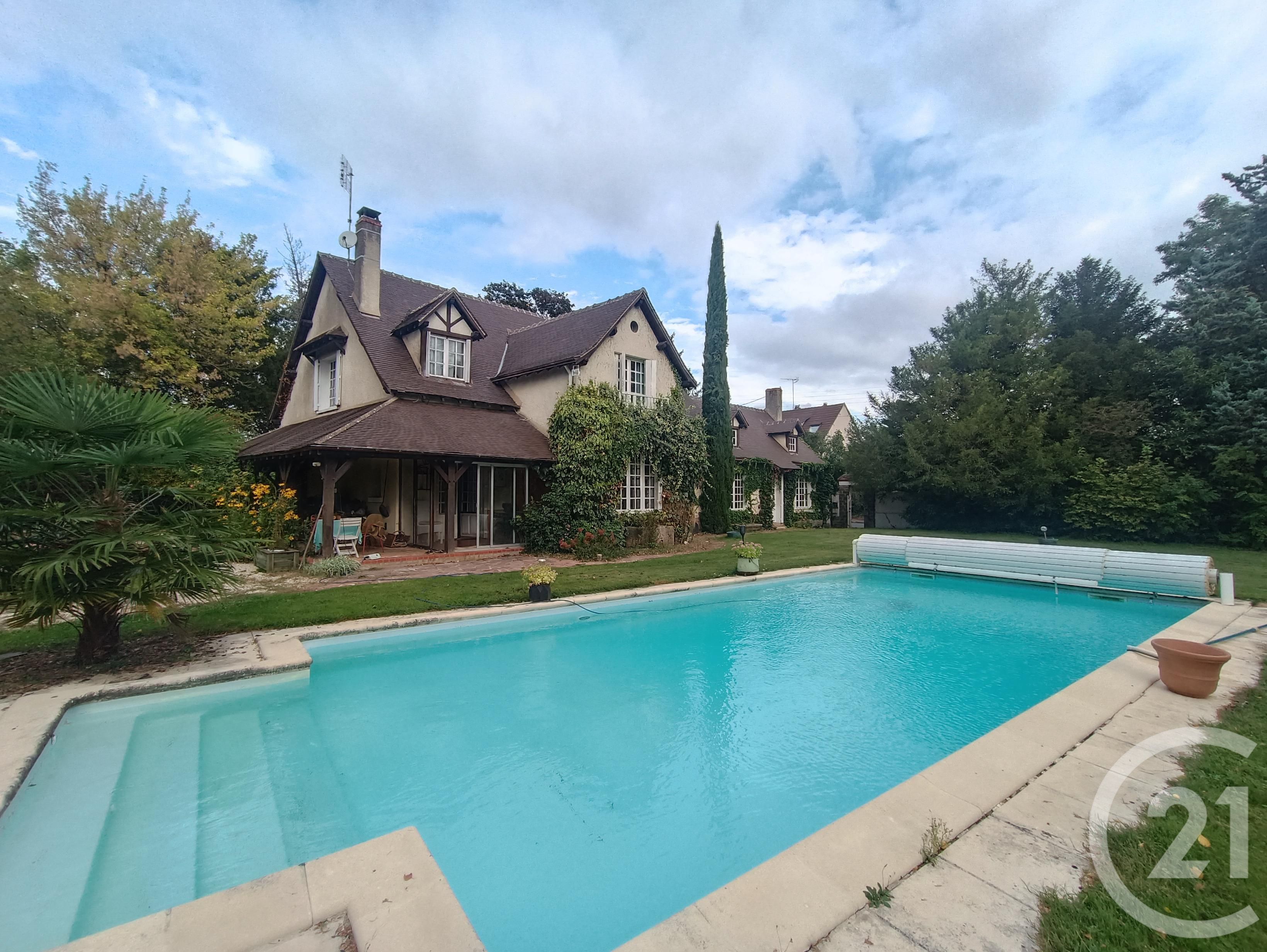 Maison 287m² — Montgivray