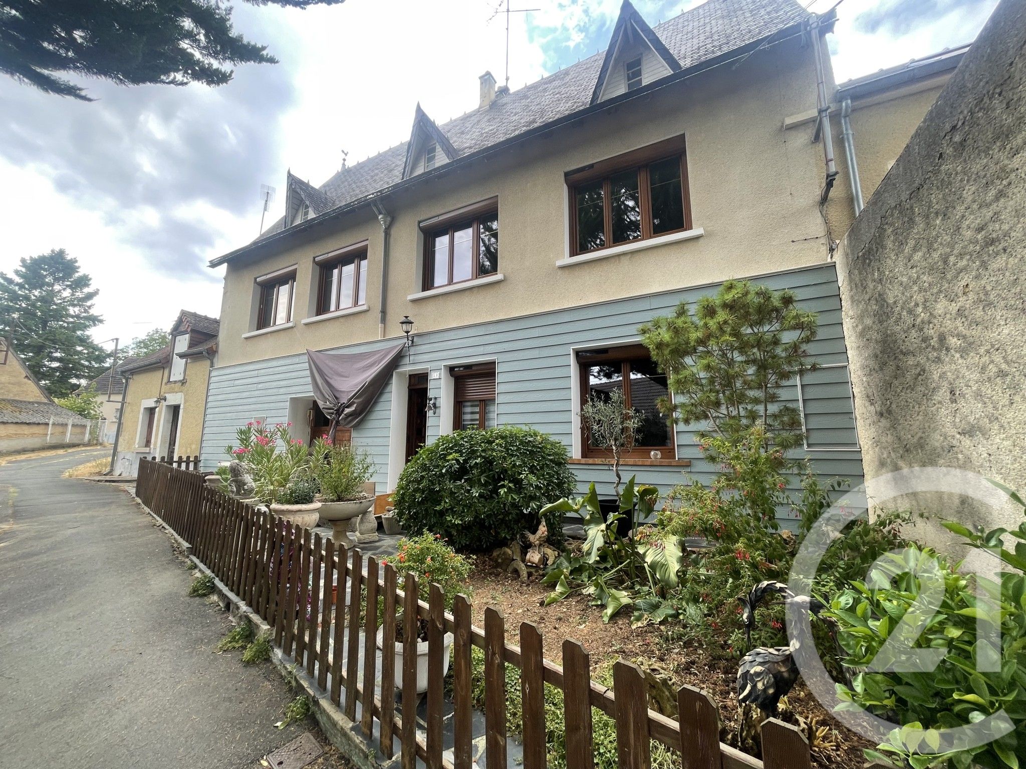 Maison 97m² — Montgivray