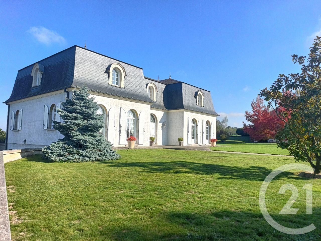 Maison 312m² — Villebret