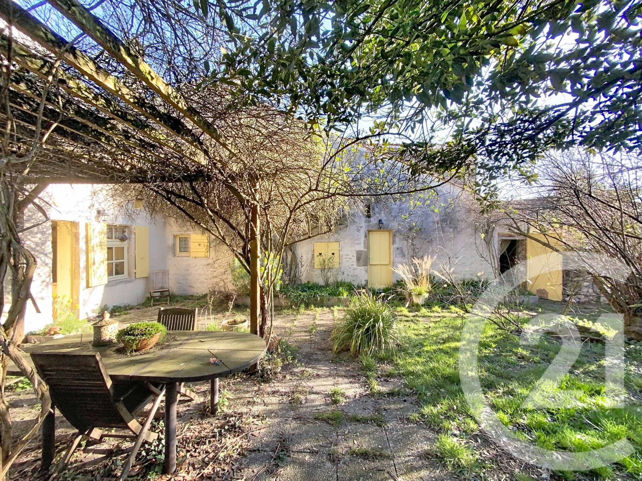Maison 300m² — Charroux