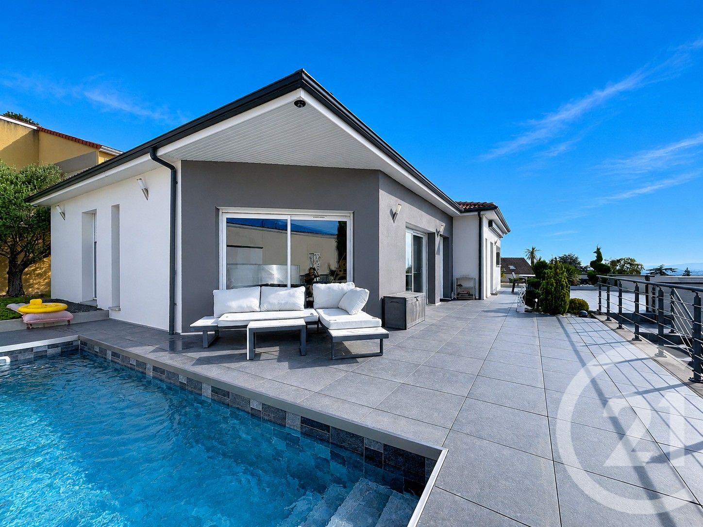 Maison 251m² — Châteaugay