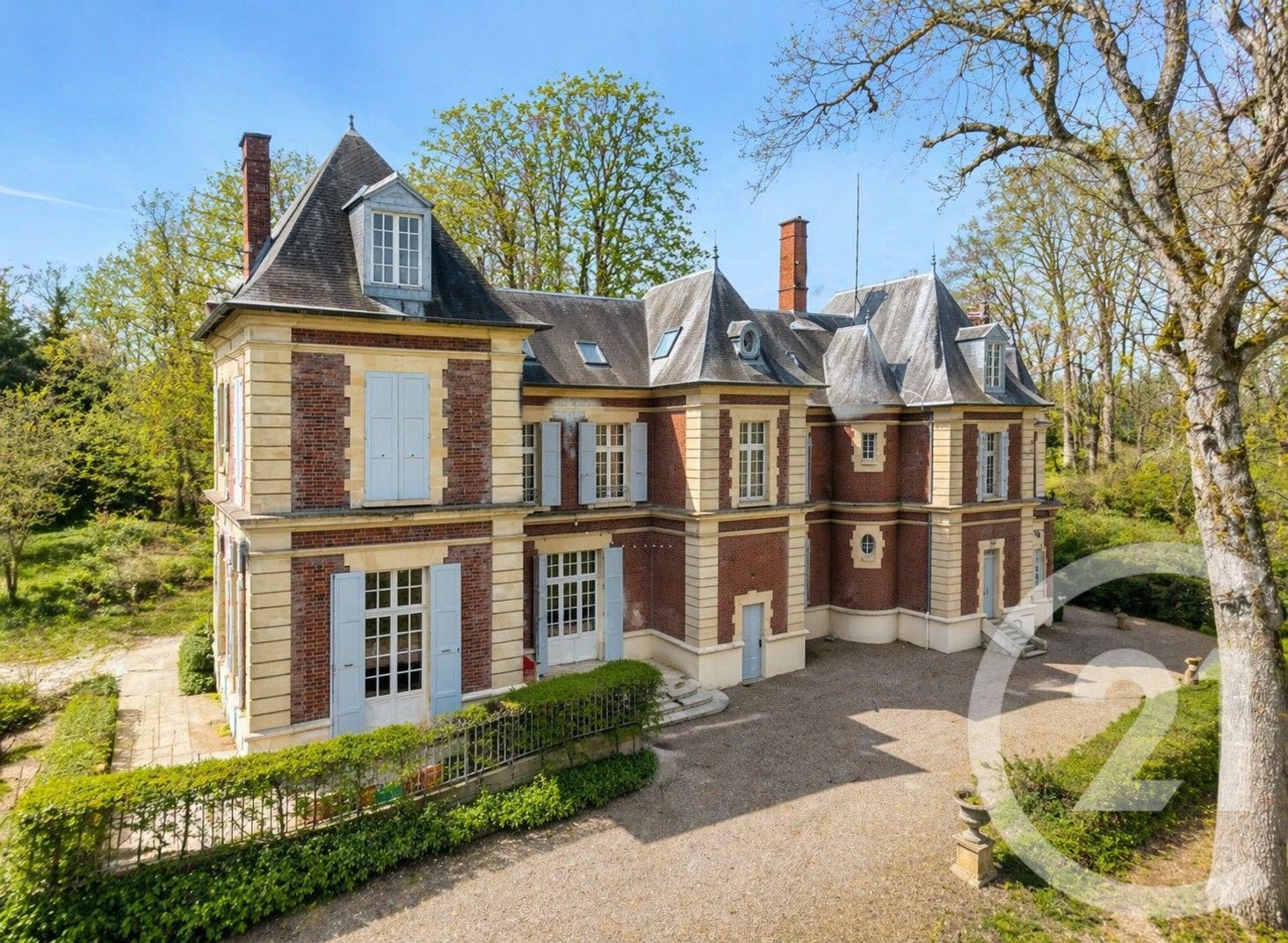 Maison 596m² — Ennery