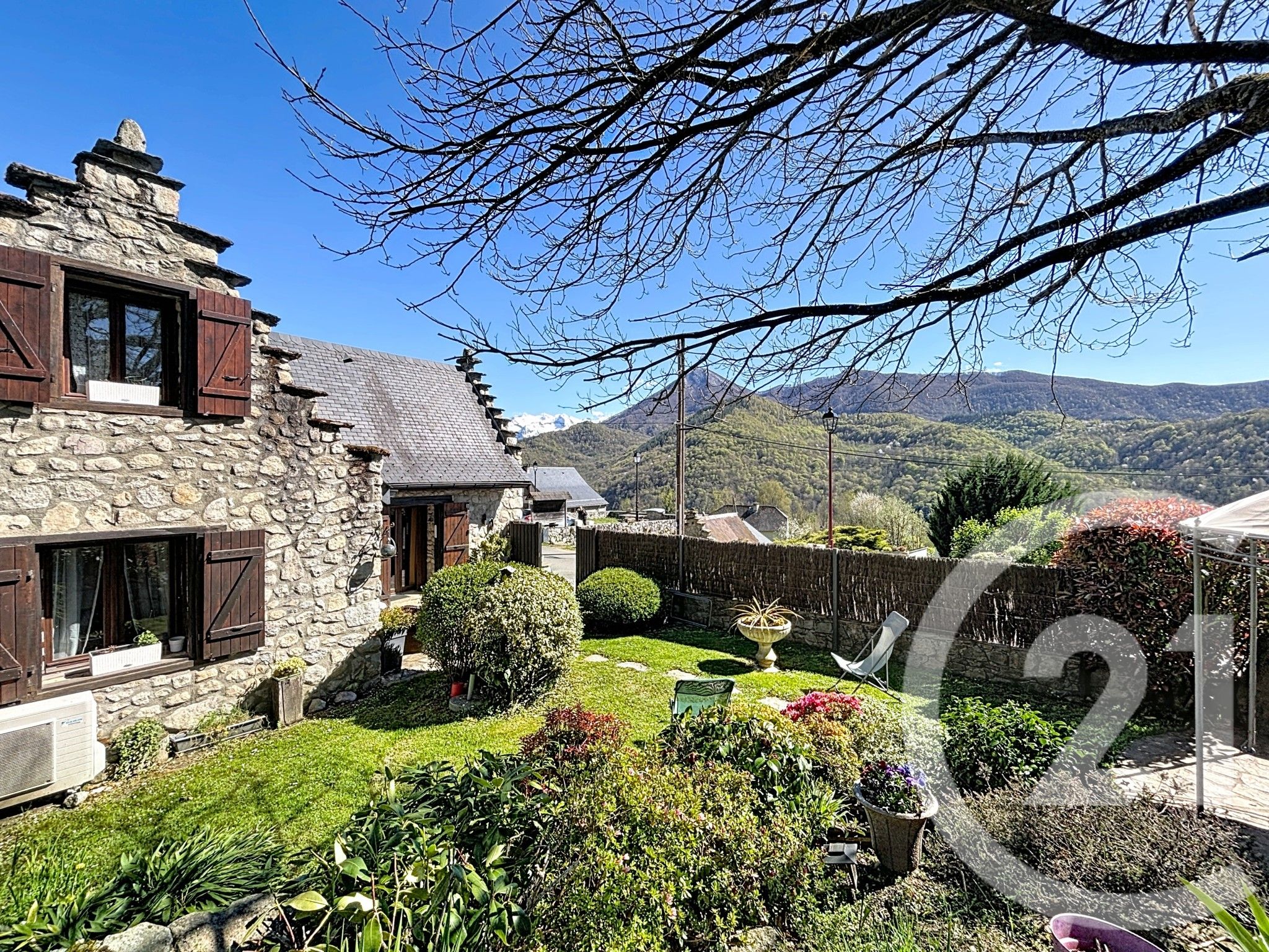 Maison 75m² — Ercé