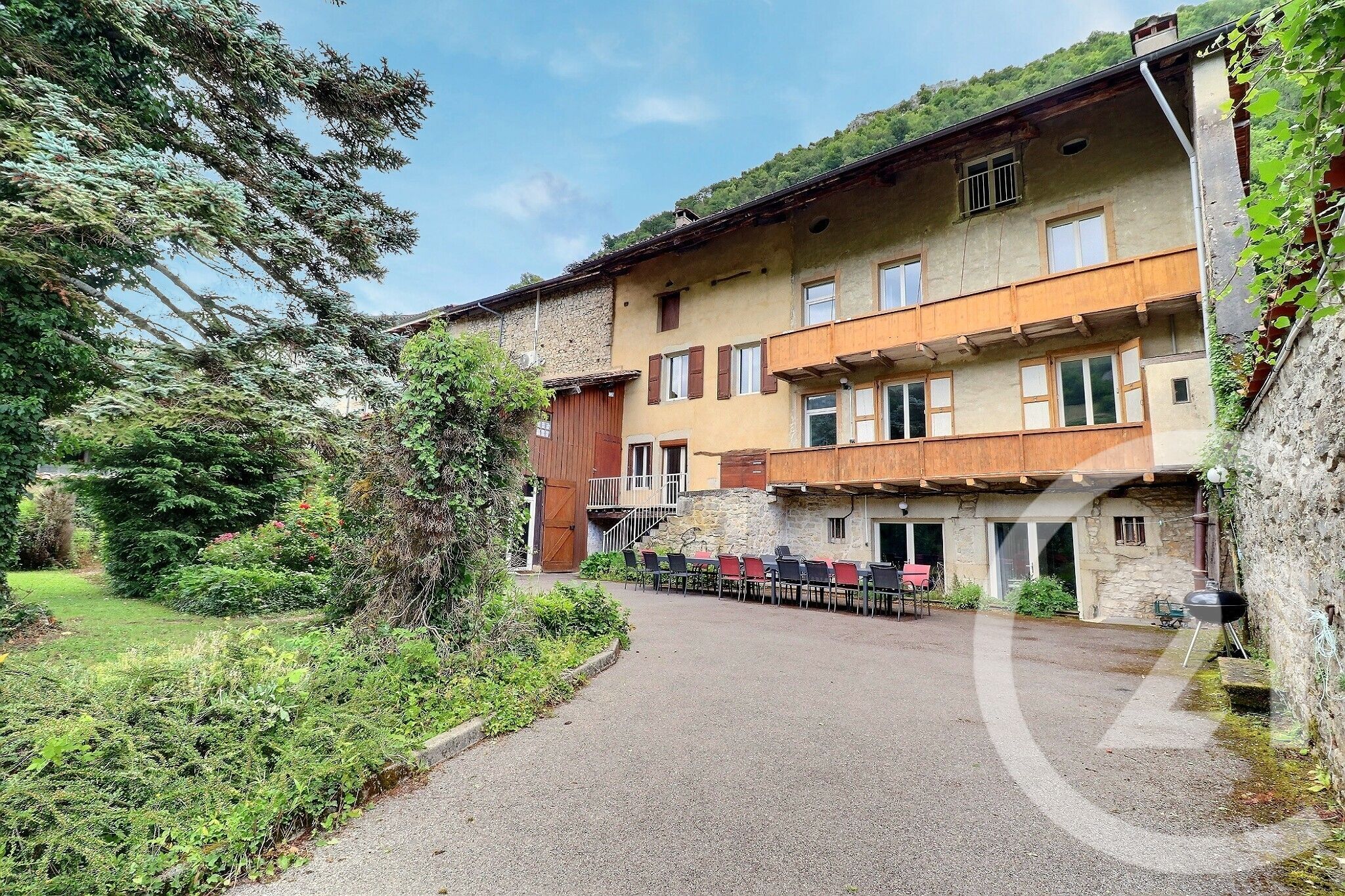 Maison 410m² — Cerdon