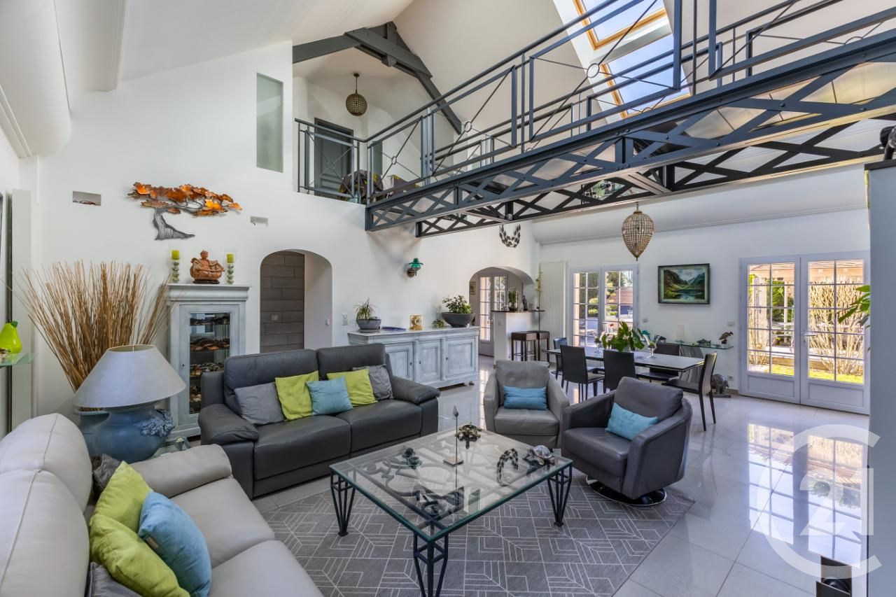 Maison 210m² — Le Val-Saint-Germain