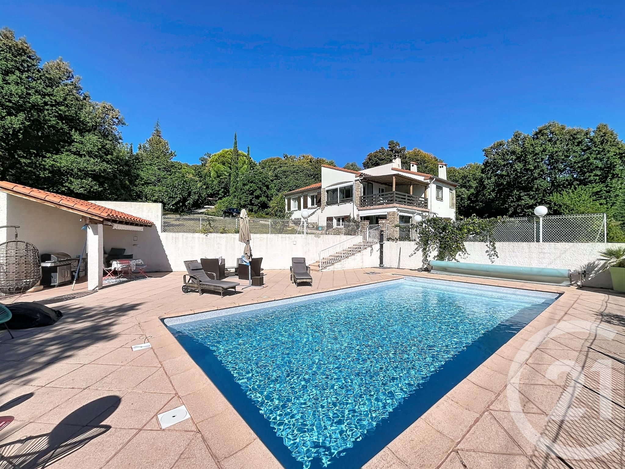 Maison 200m² — Montbolo