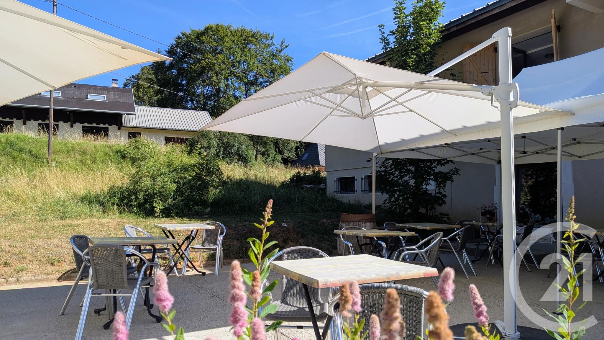 Maison 600m² — Les Déserts