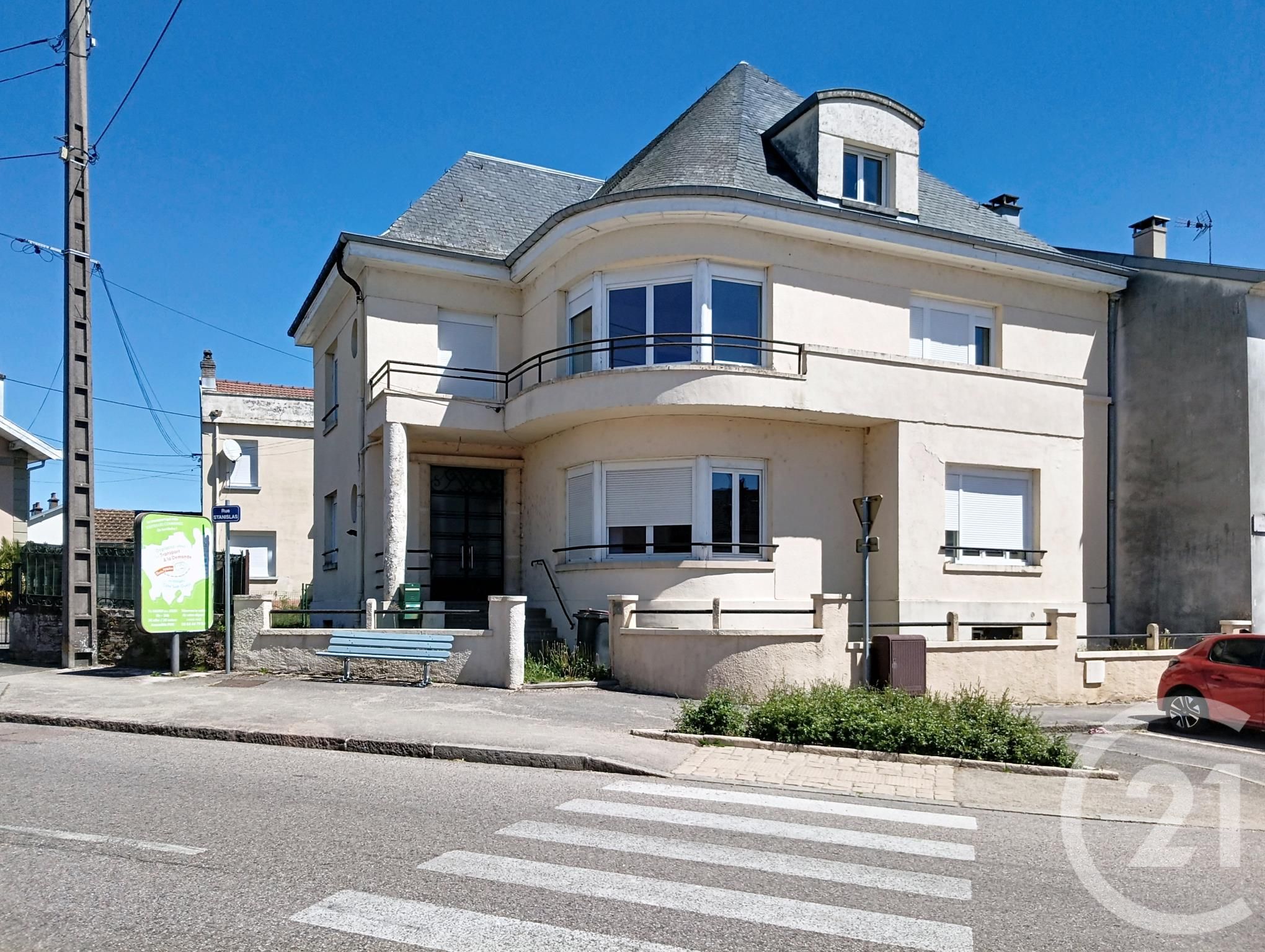 Immeuble 404m² — Darney