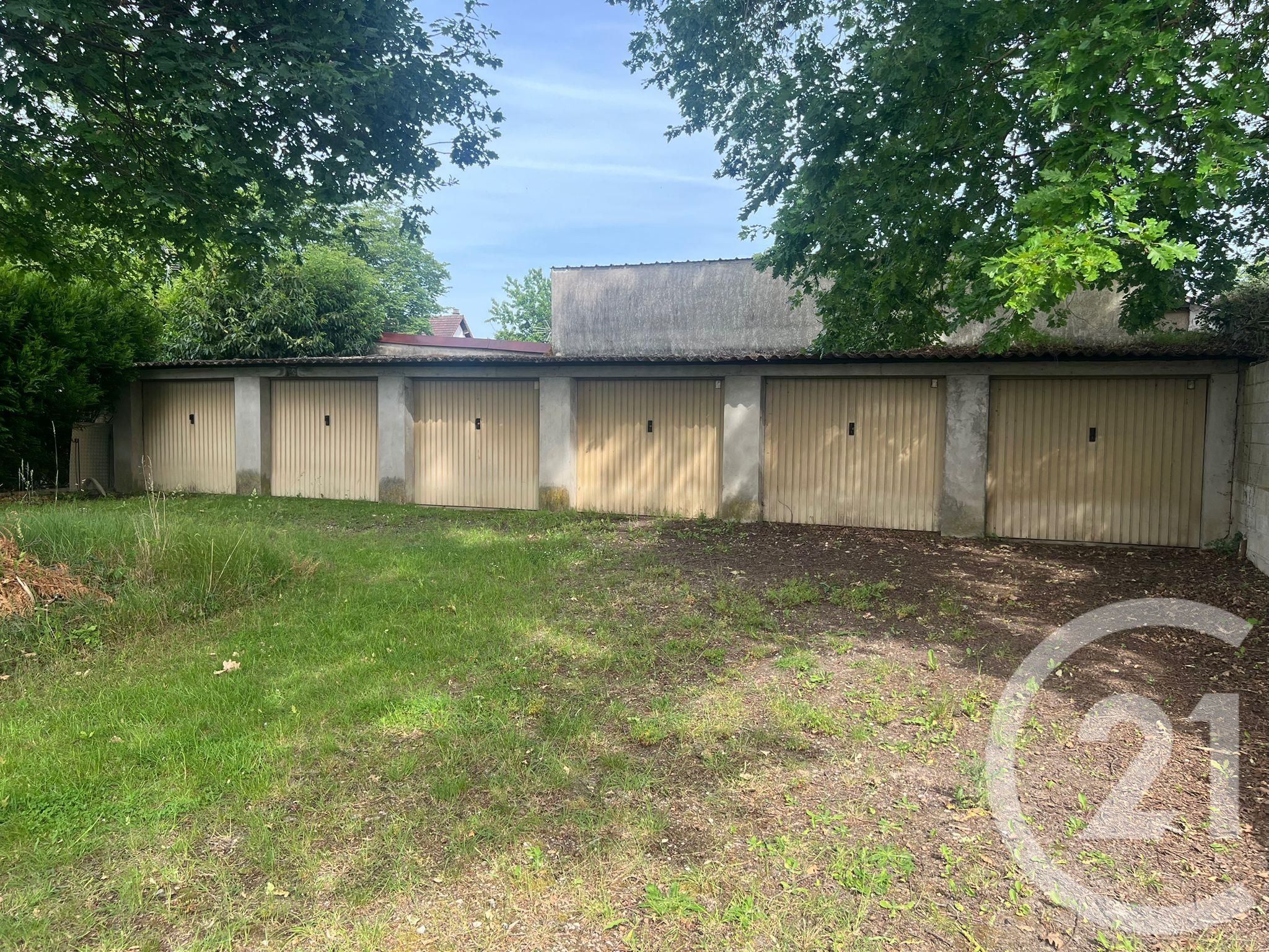 Parking 385m² — Claye-Souilly