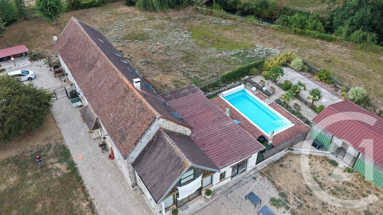 Maison 331m² — Lescherolles