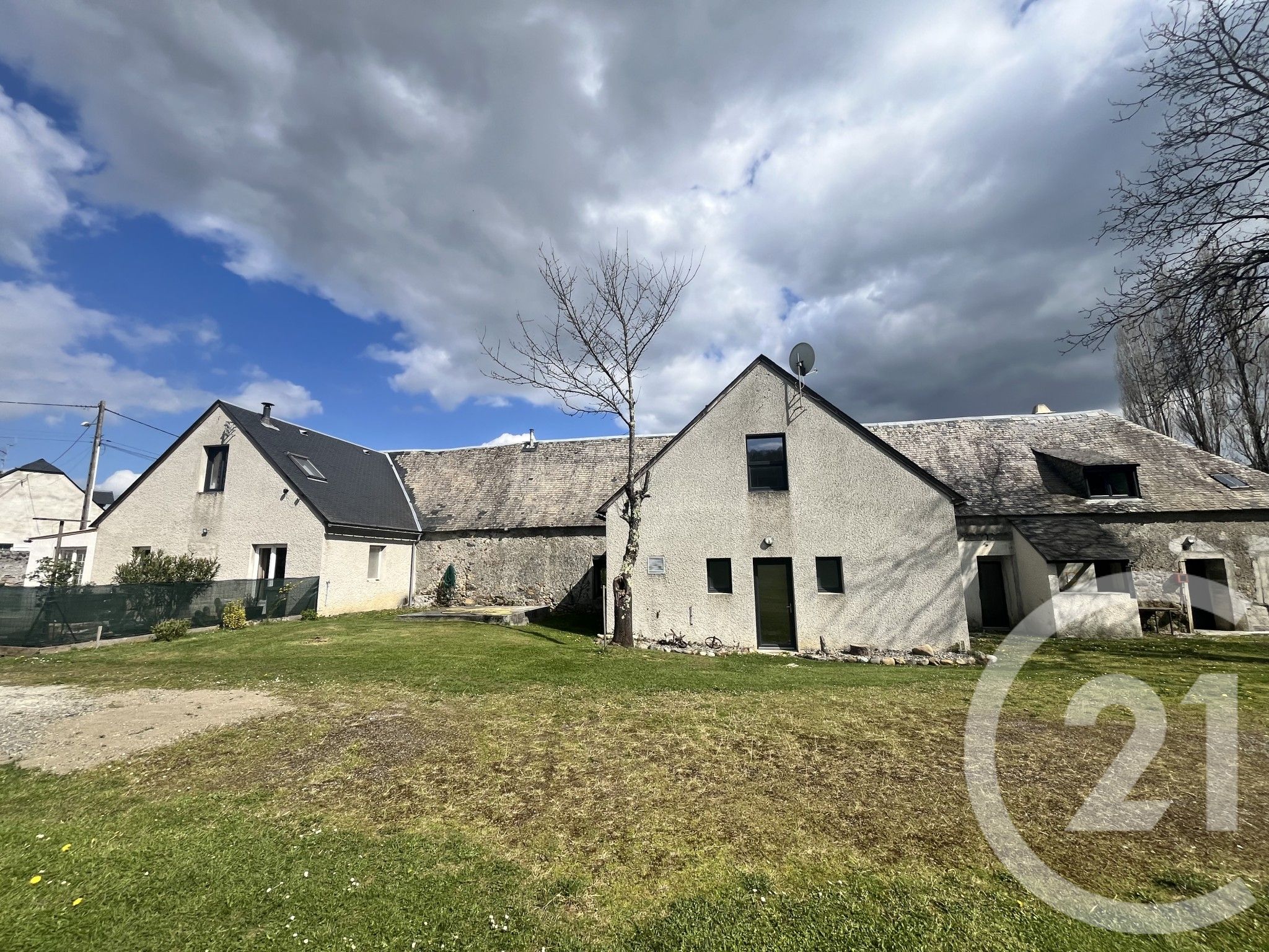 Maison 550m² — Lortet