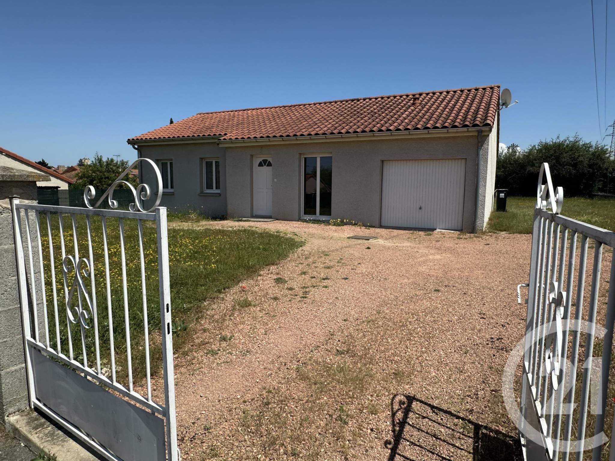 Maison 95m² — Villerest