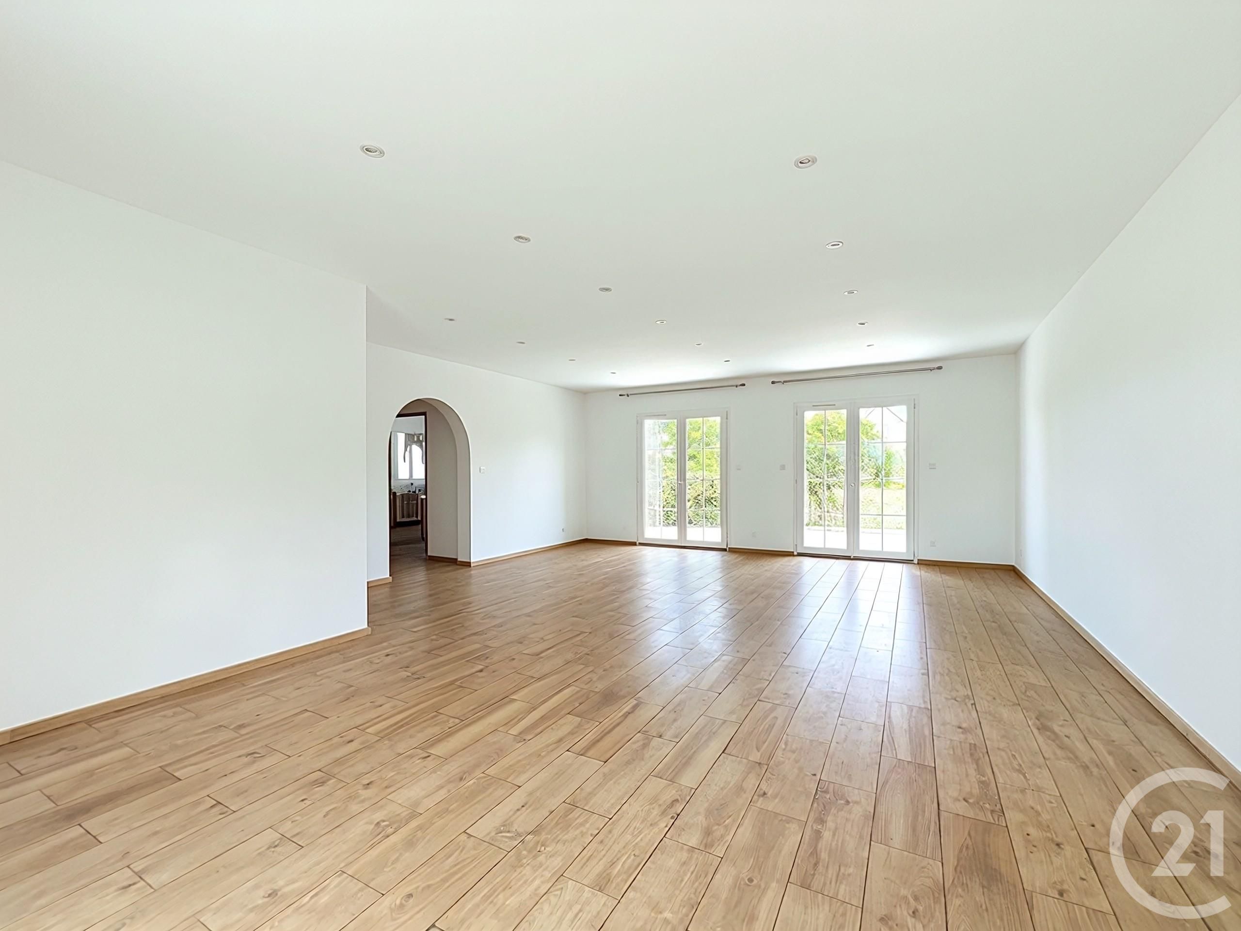 Maison 200m² — Ormes