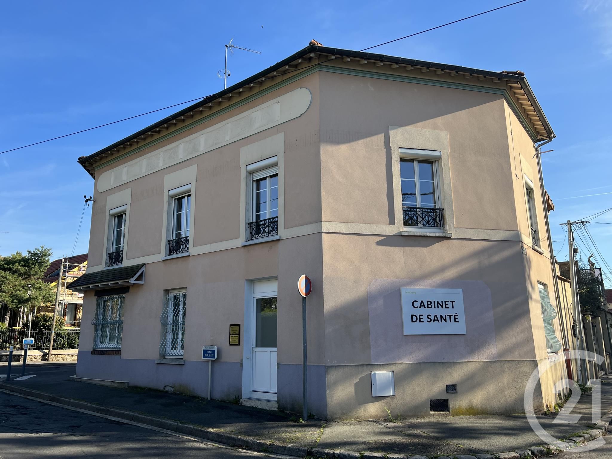 Immeuble 535m² — Beauchamp