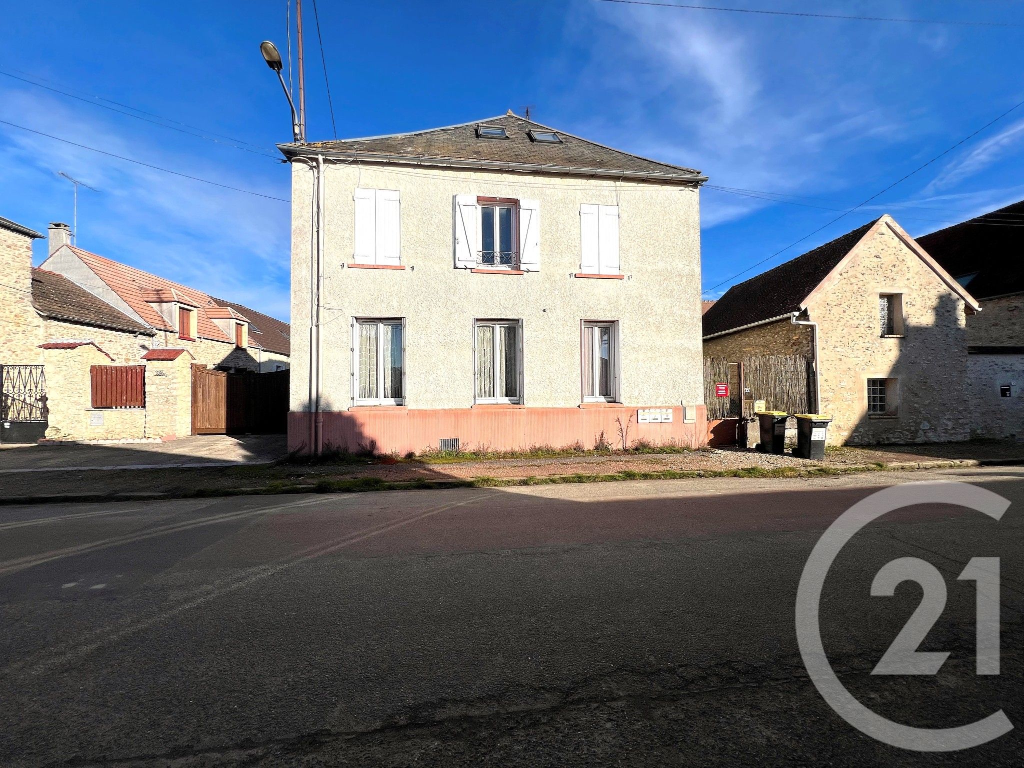 Immeuble 196m² — Mérobert