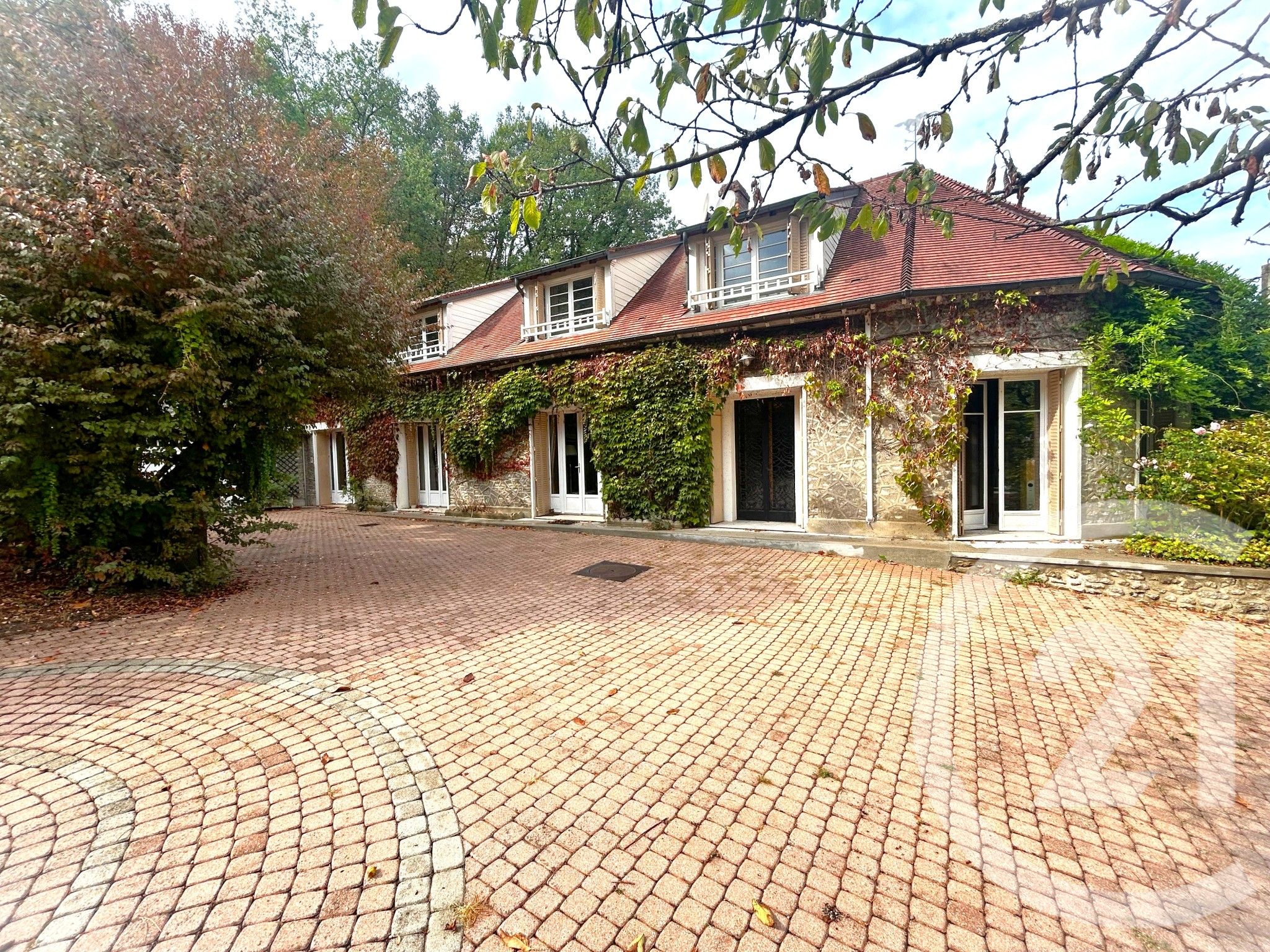 Maison 247m² — Saint-Cyr-la-Rivière