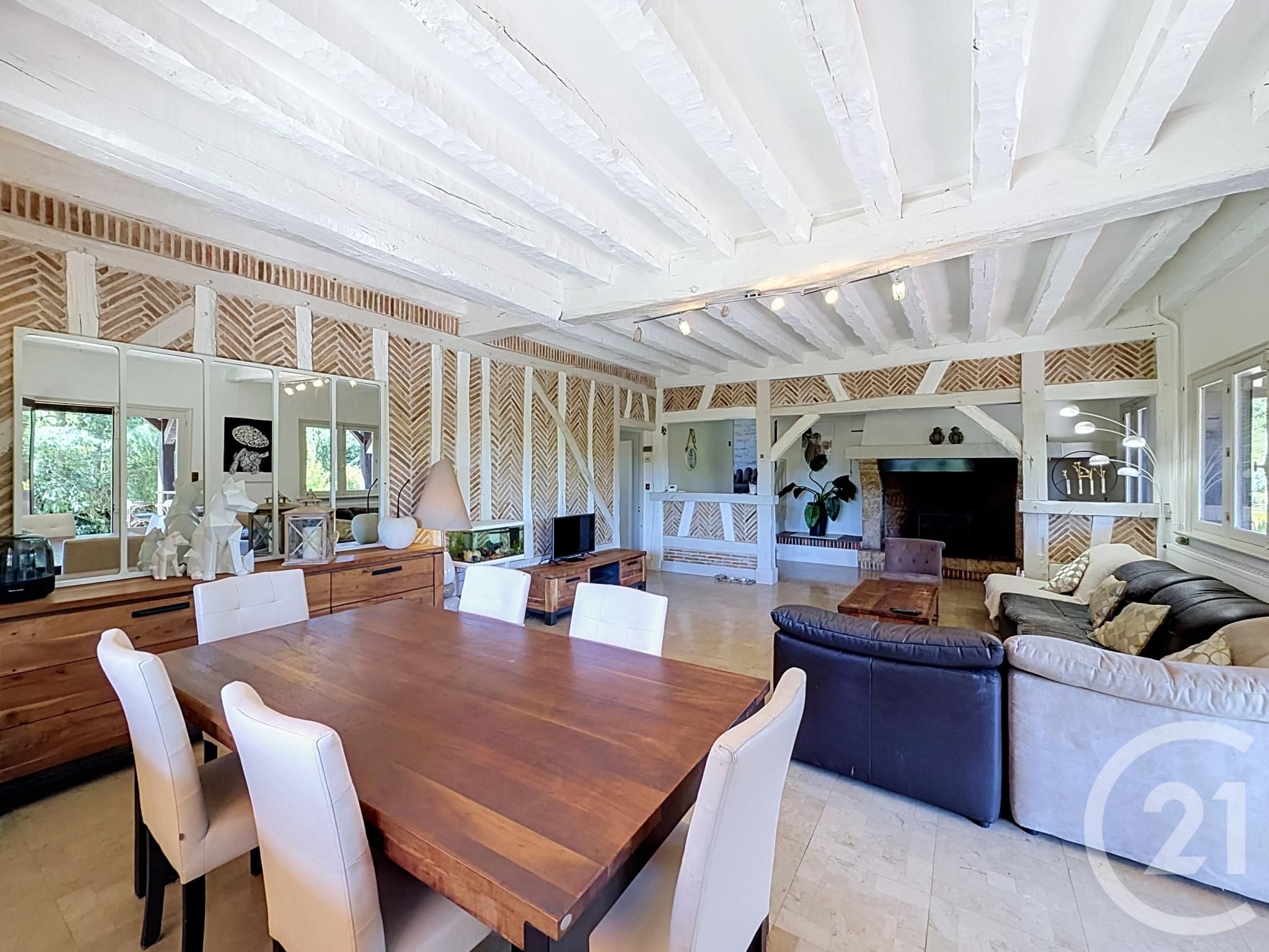 Maison 218m² — Marcilly-en-Villette