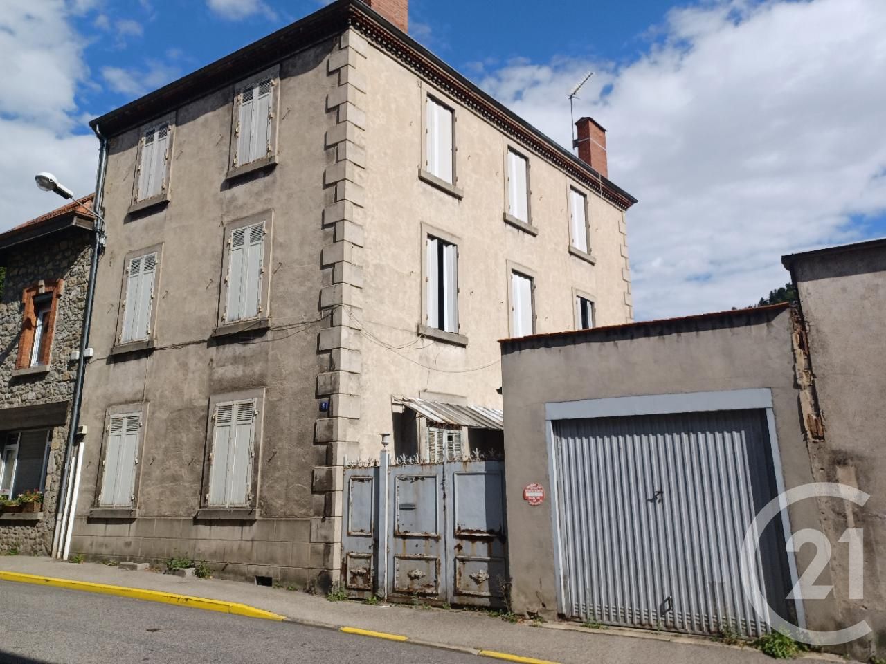 Maison 220m² — Bourg-Argental