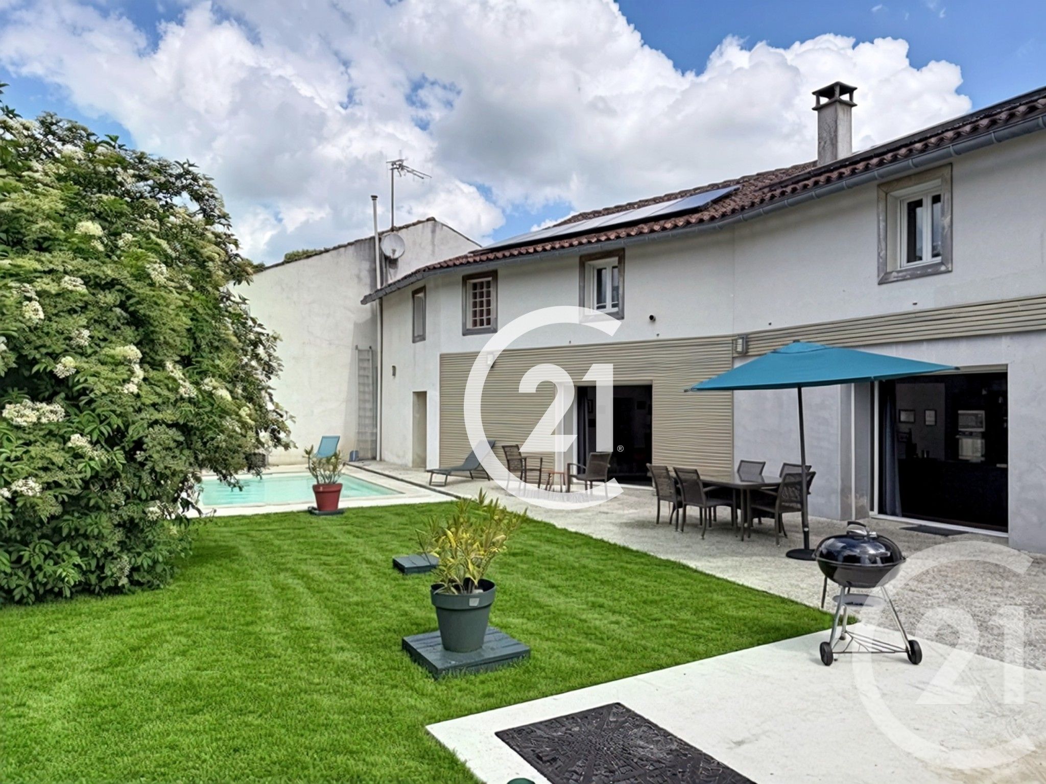 Maison 231m² — Salignac-sur-Charente
