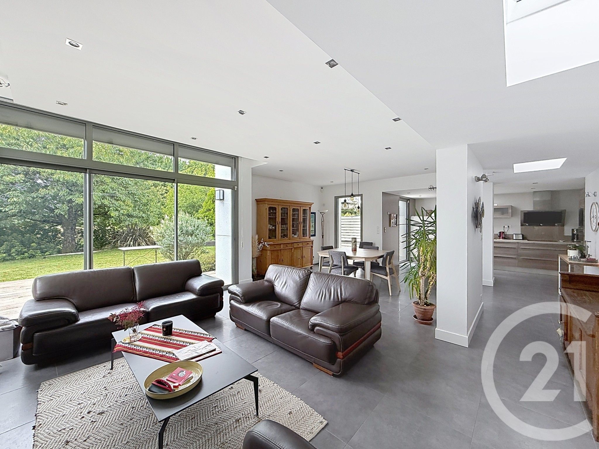 Maison 242m² — Saint-Erblon