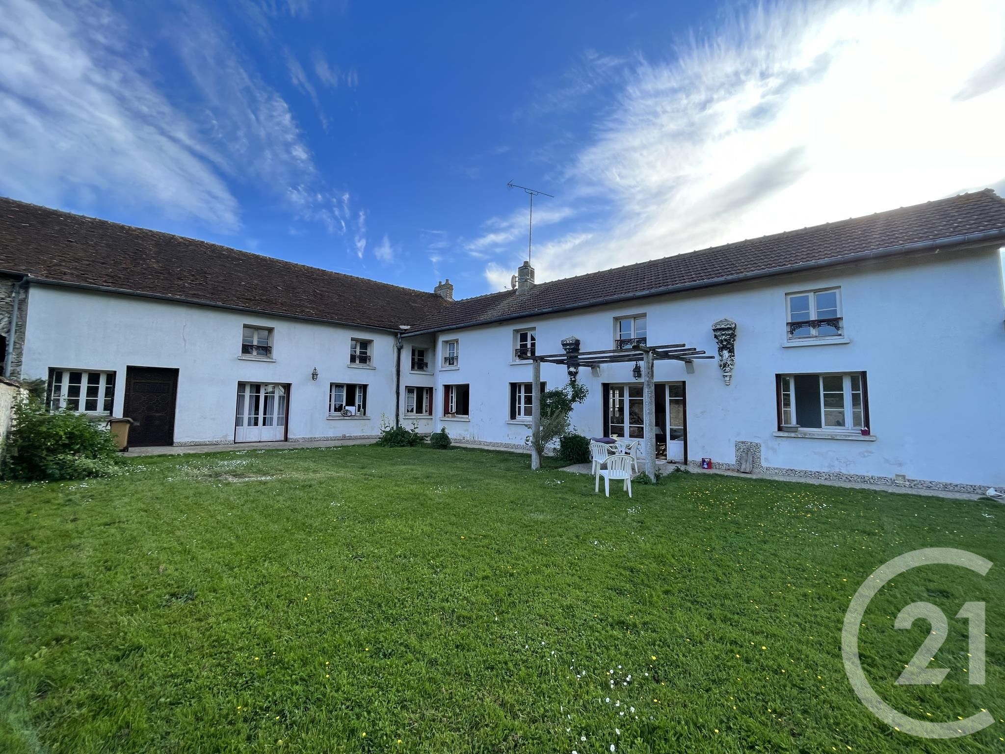 Maison 246m² — Bannost-Villegagnon