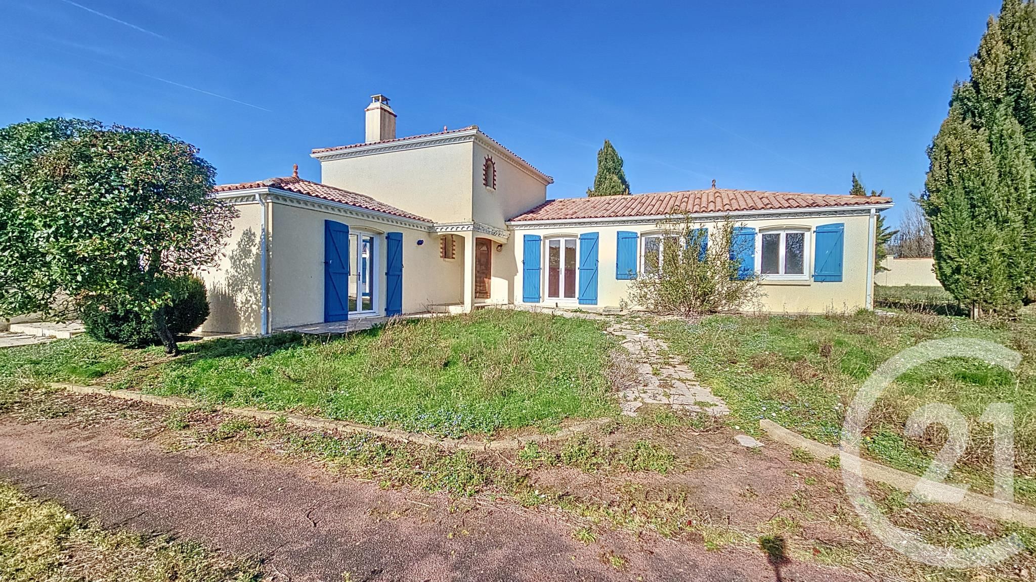 Maison 363m² — Bessay