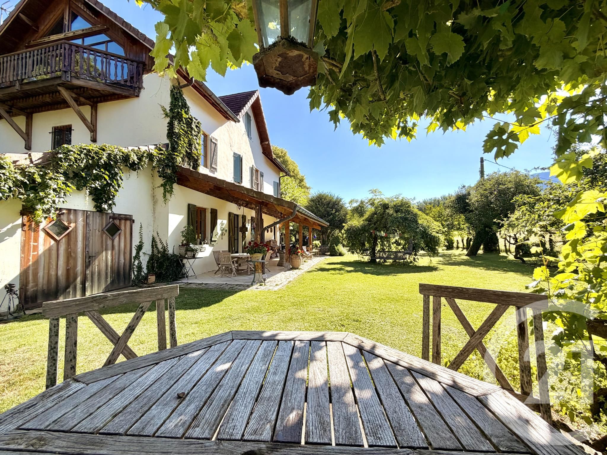 Maison 276m² — Yenne