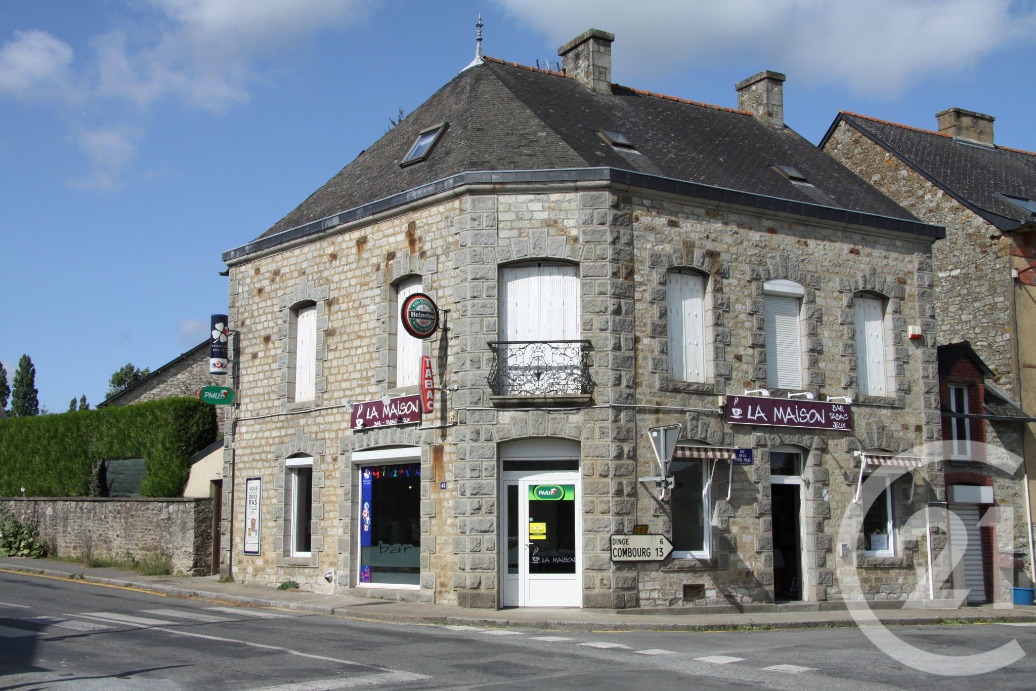 Maison 300m² — Montreuil-sur-Ille