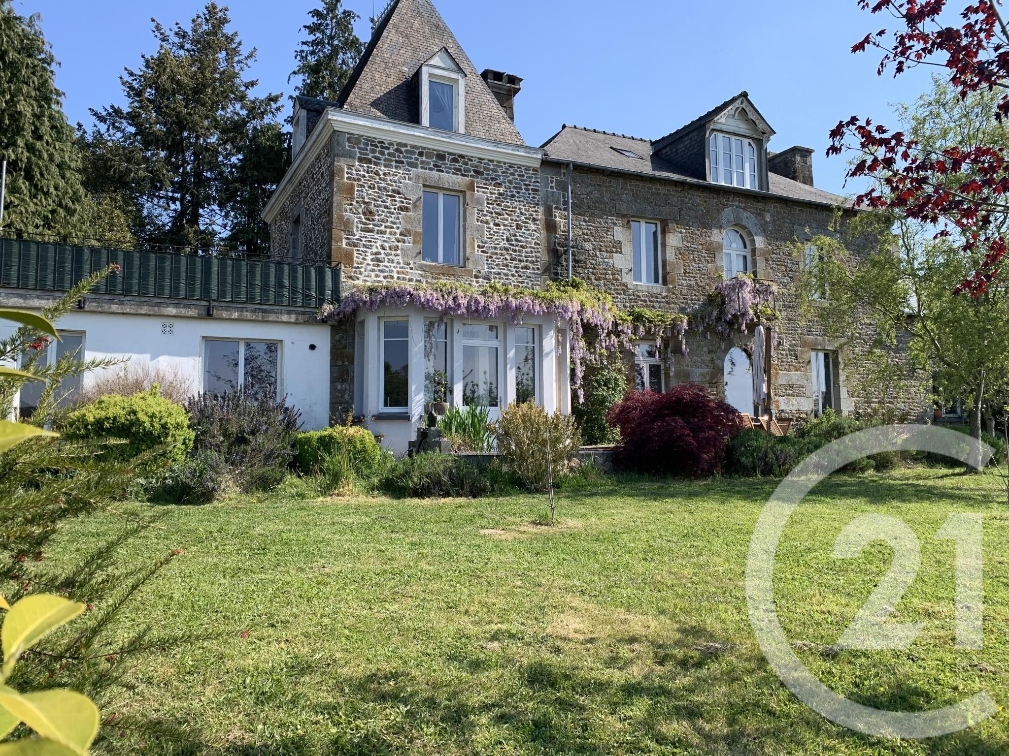 Maison 297m² — Noyal-sous-Bazouges