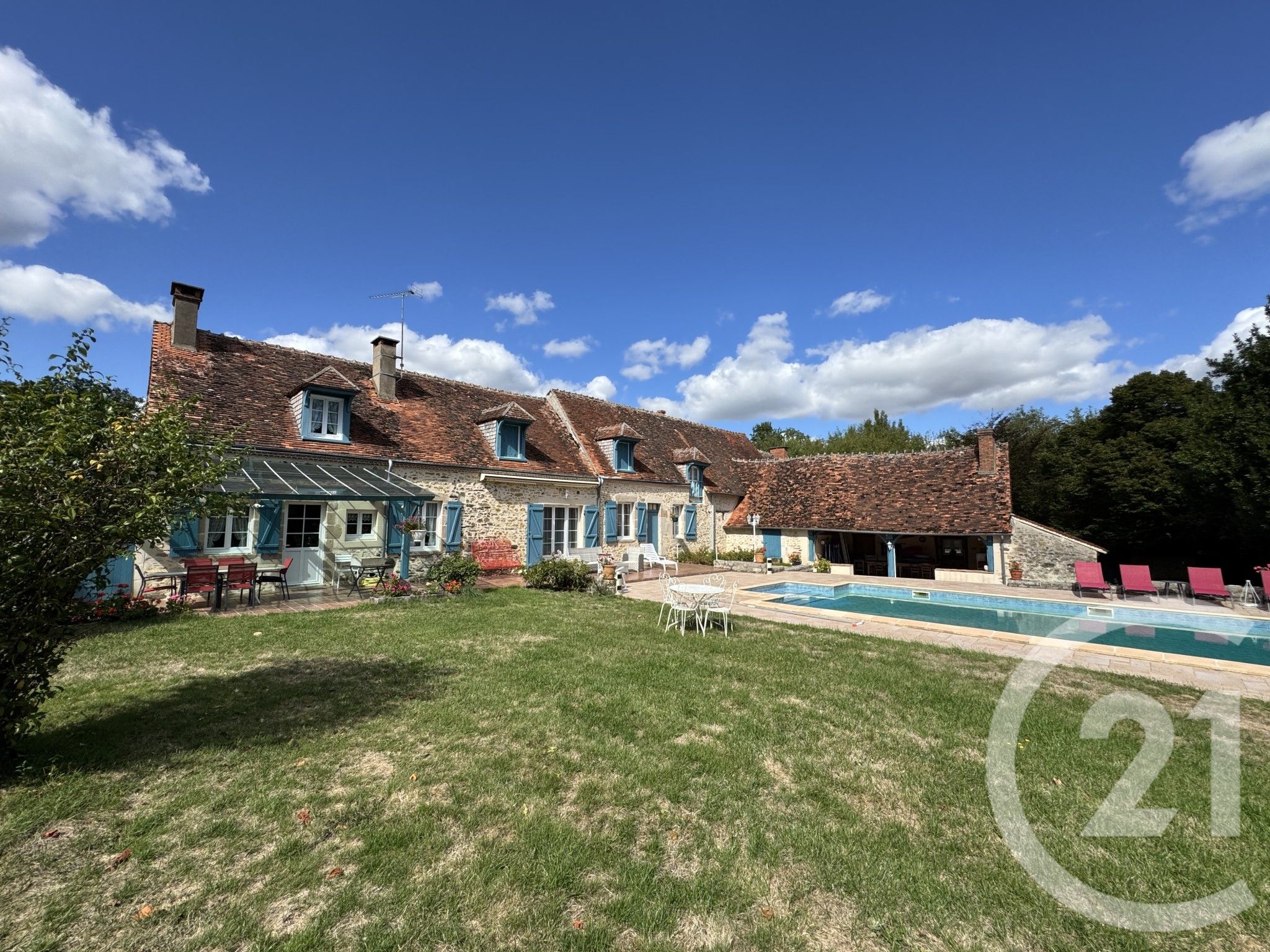 Maison 273m² — Saint-Denis-de-Jouhet