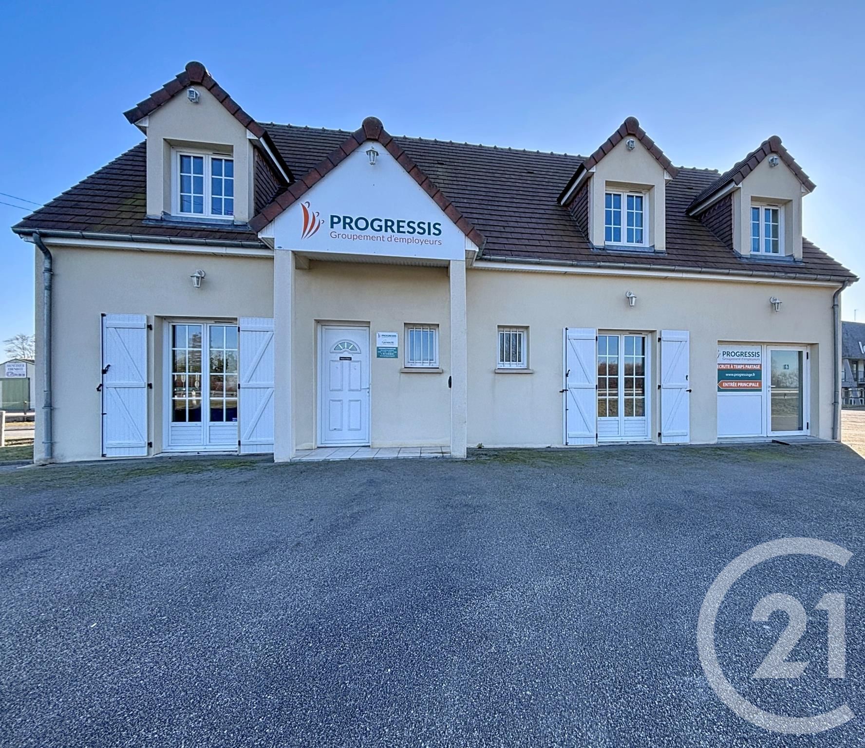 Maison 165m² — Sarceaux