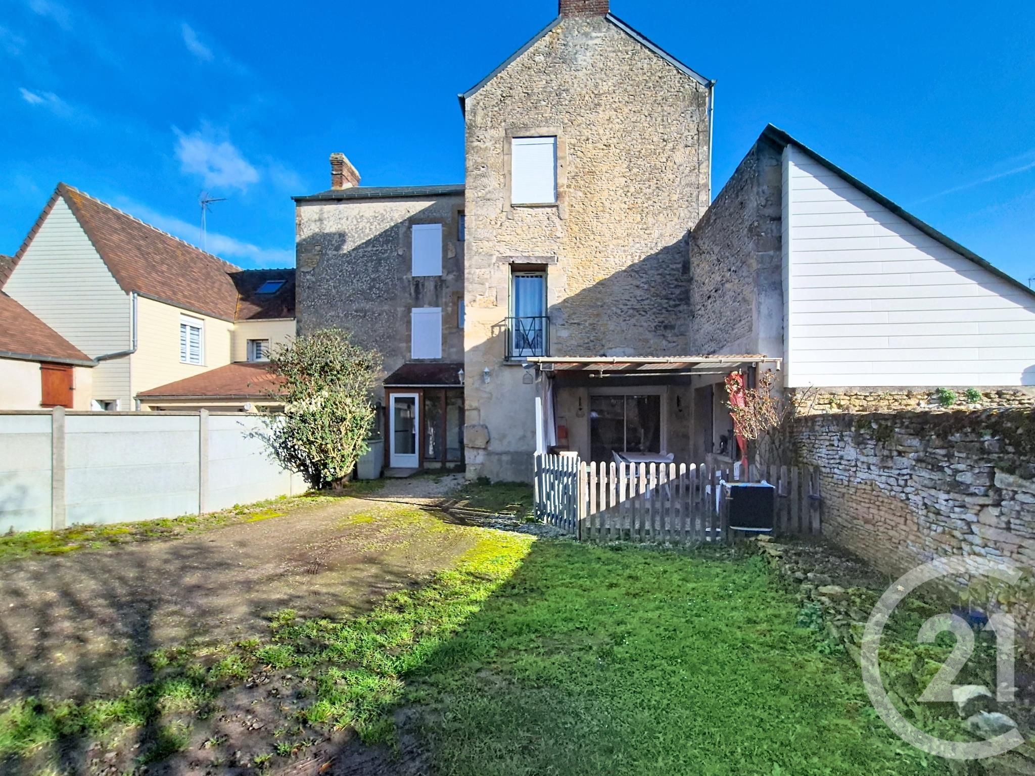 Immeuble 266m² — Trun