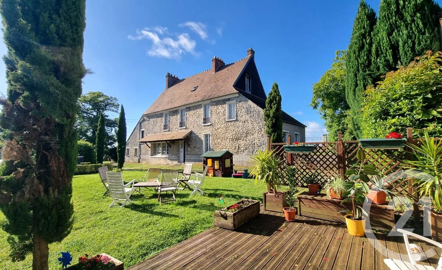 Maison 348m² — Vallangoujard