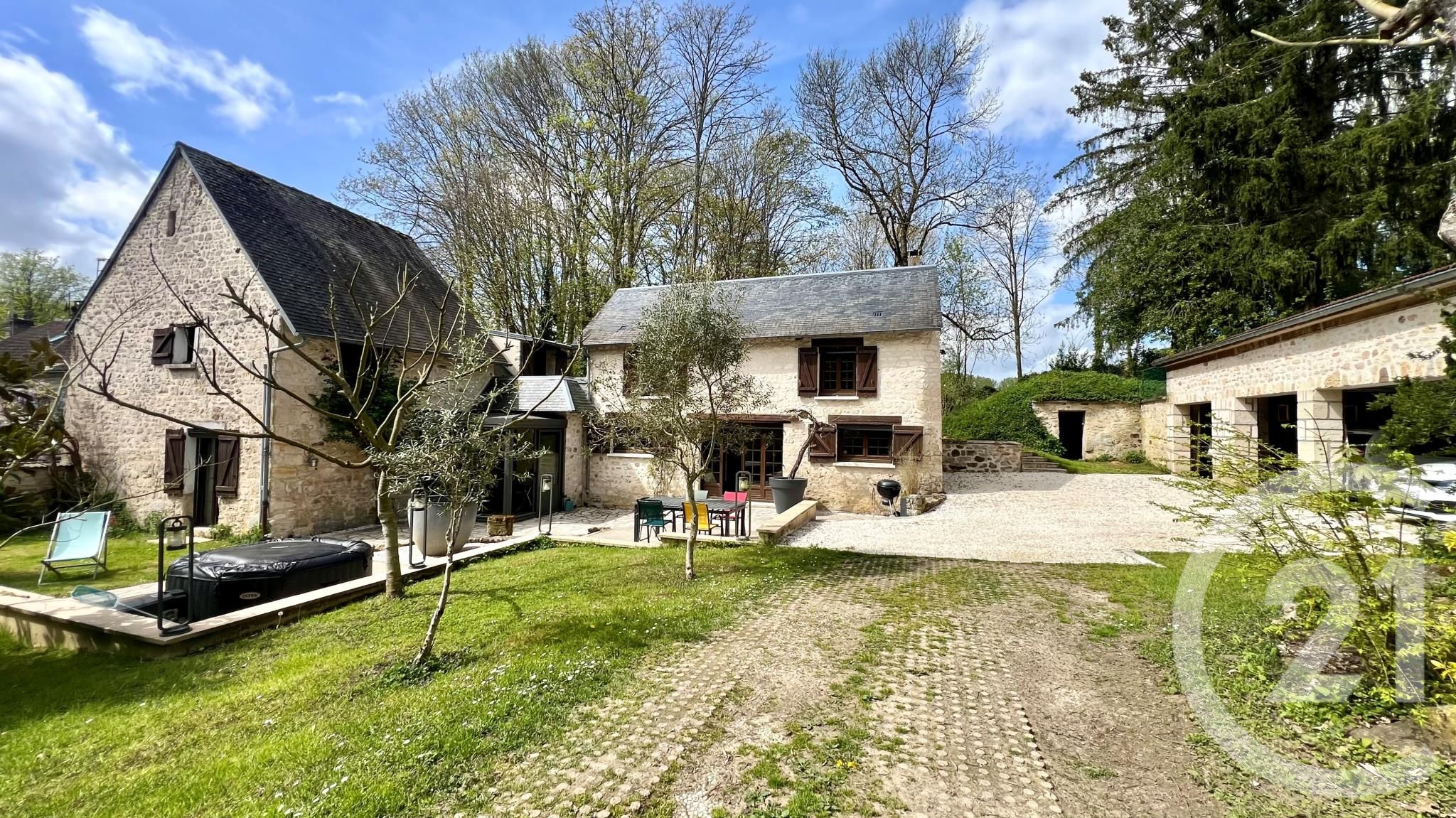 Maison 213m² — Vallangoujard