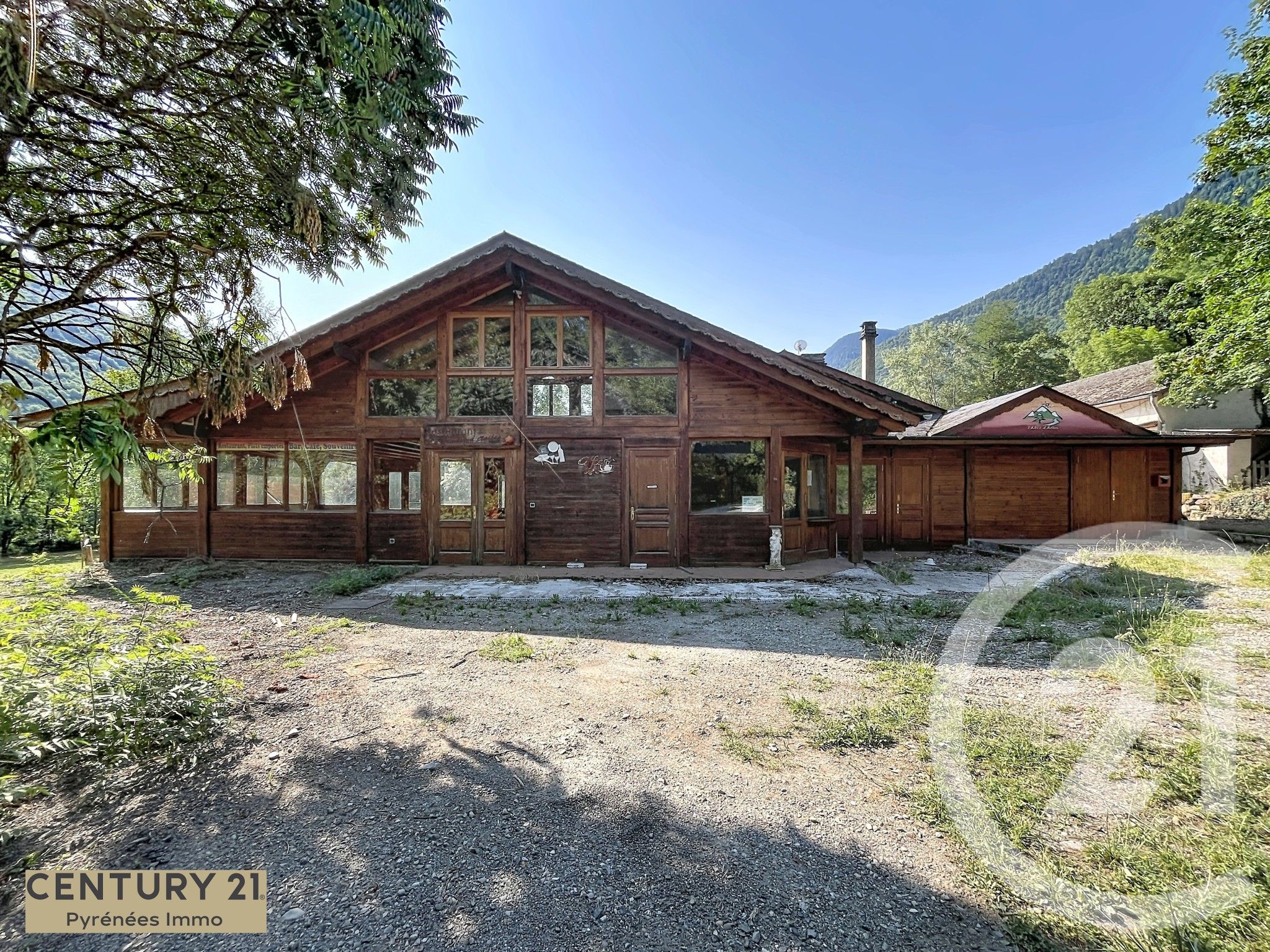 Maison 303m² — Arlos