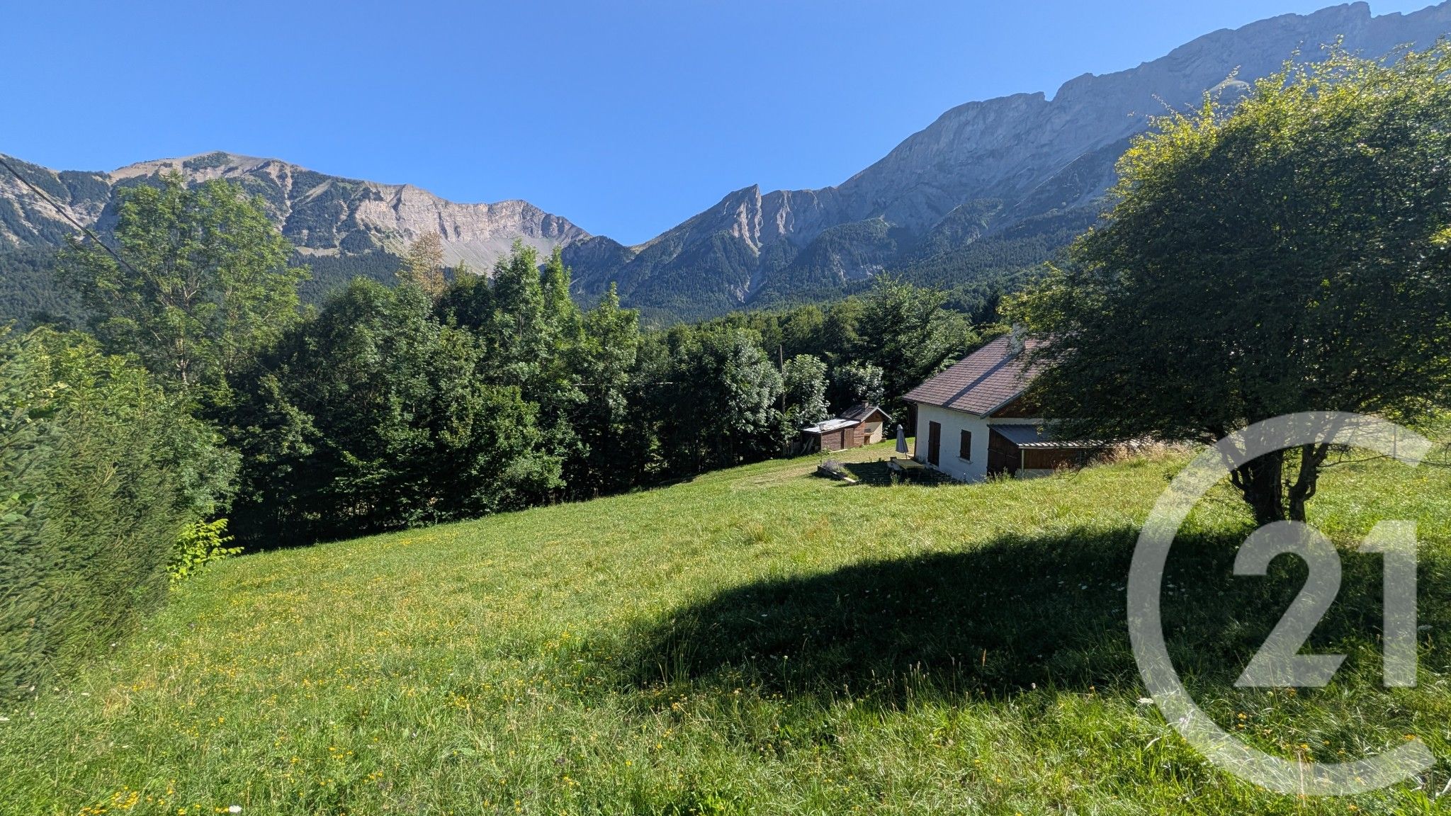 Terrain — Le Noyer