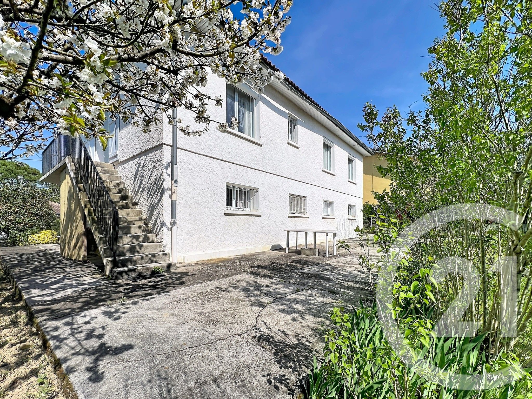 Maison 200m² — Preignan