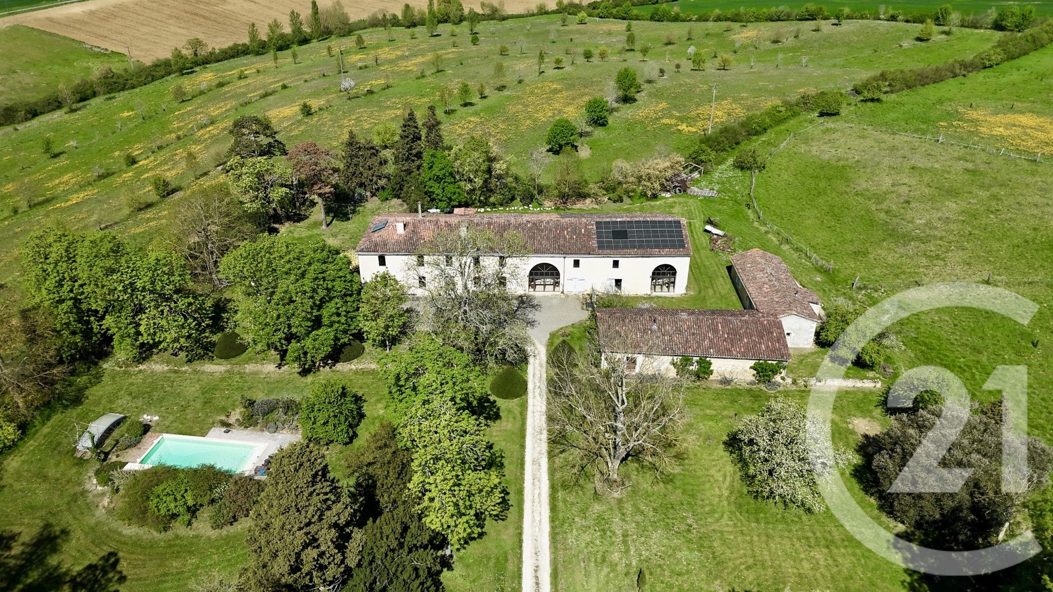Maison 710m² — Auch