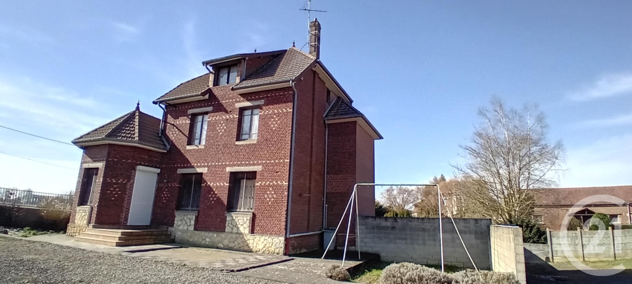 Maison 216m² — Villers-Carbonnel
