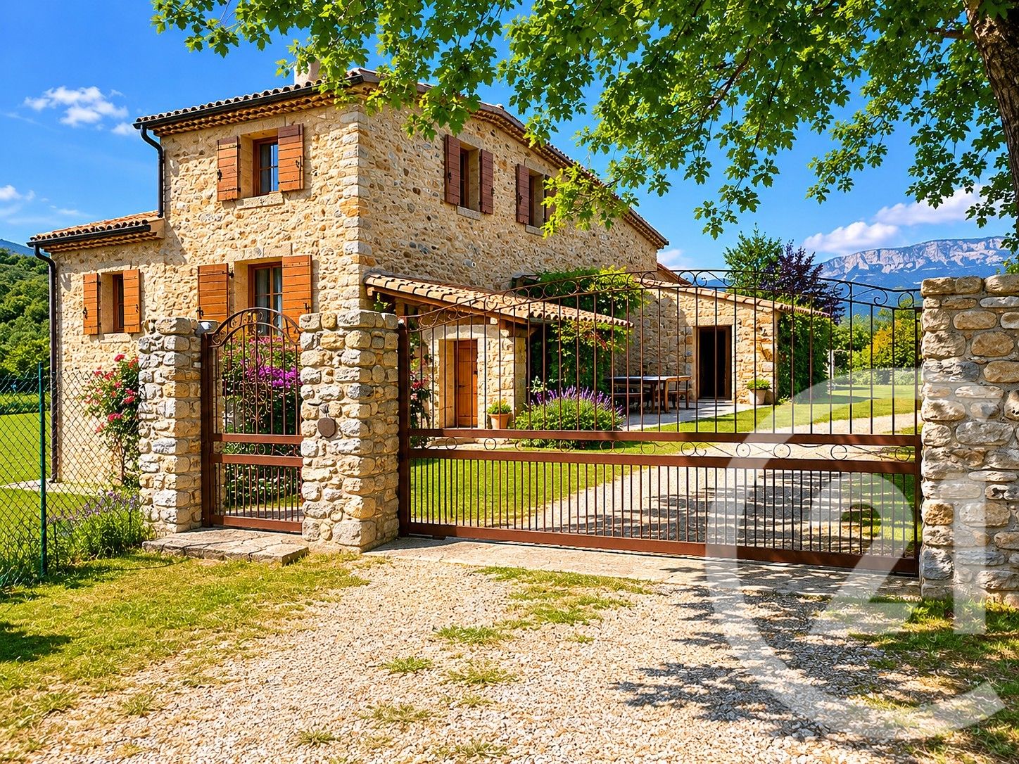 Maison 210m² — Thoard