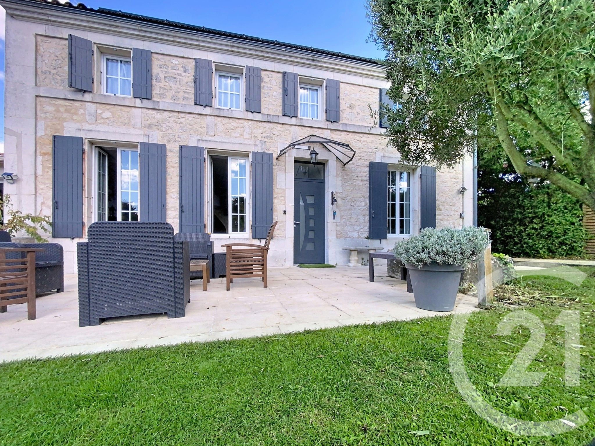 Maison 220m² — Tonnay-Charente
