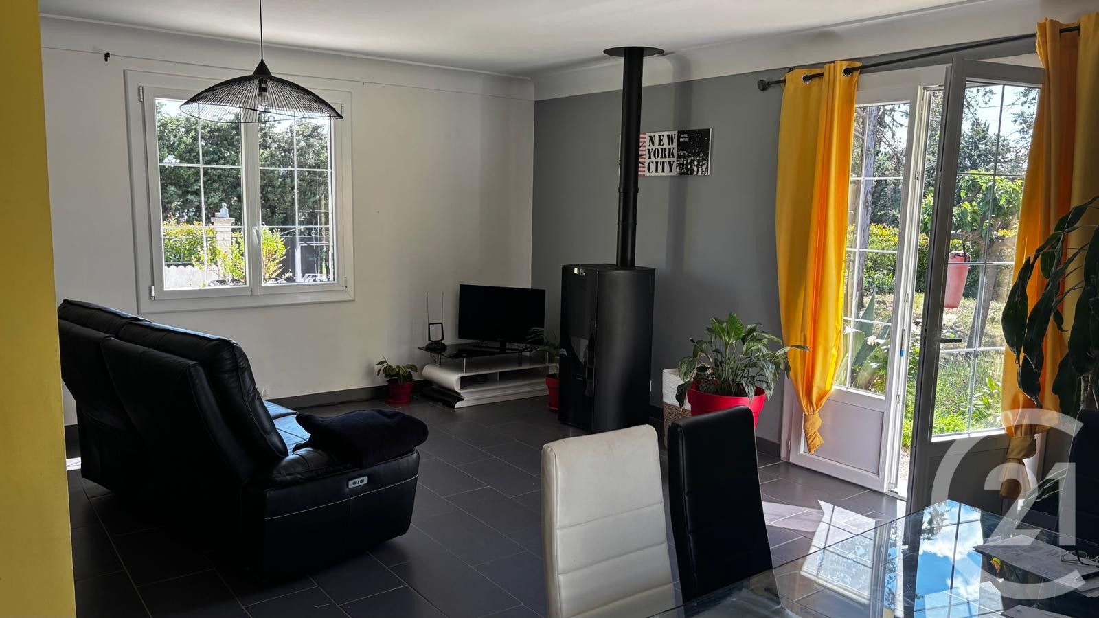 Maison 205m² — Jonquières