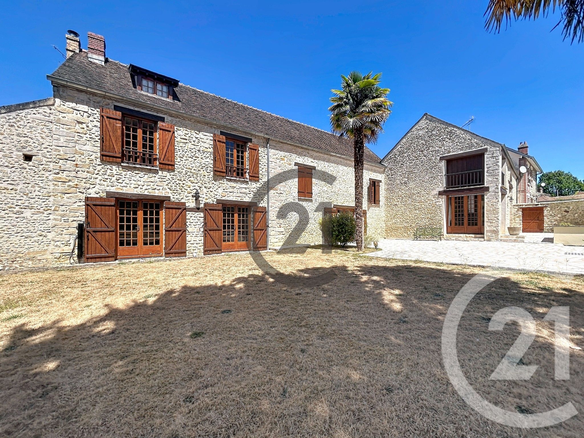 Maison 445m² — Ury