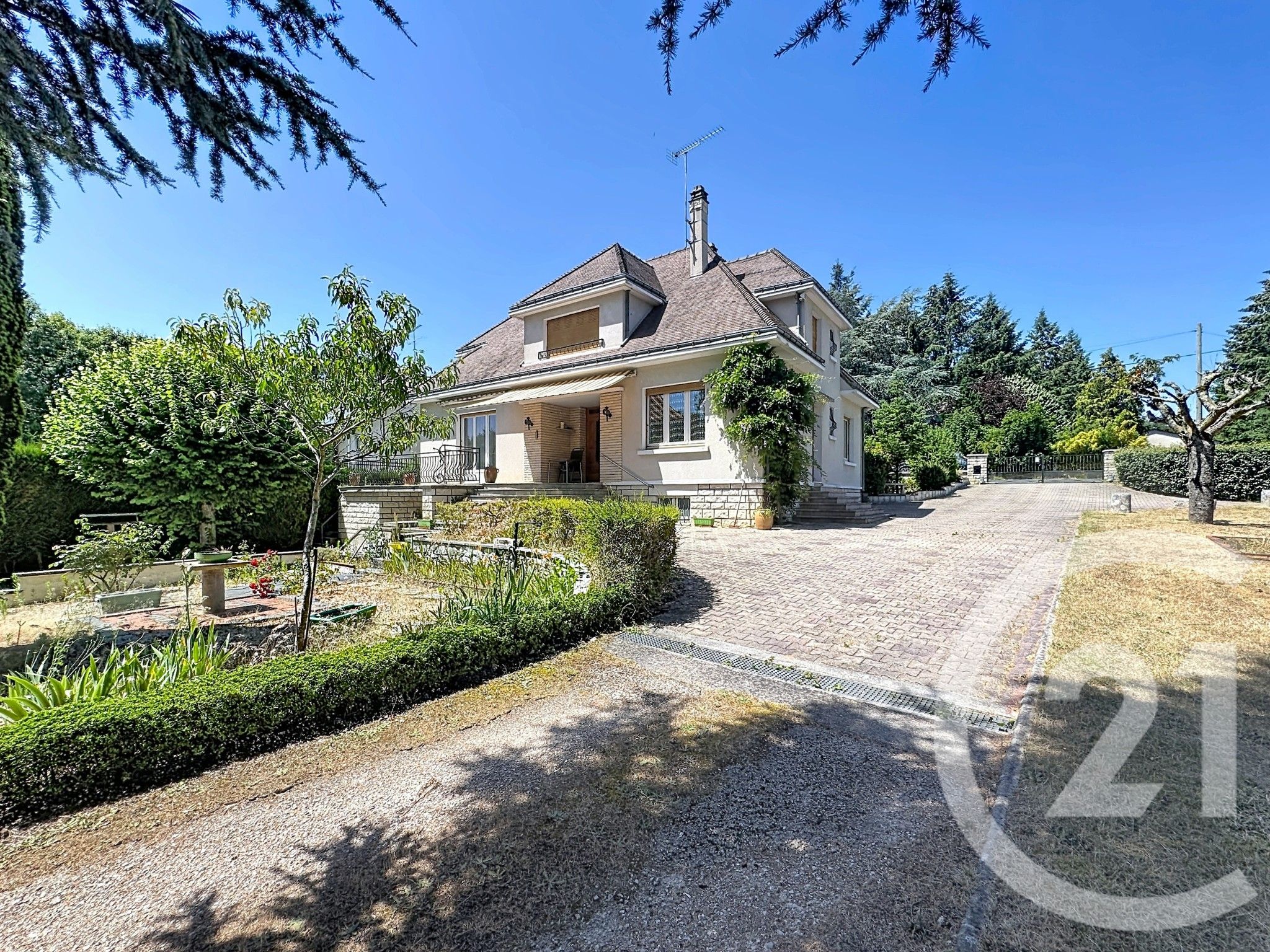 Maison 181m² — Gièvres