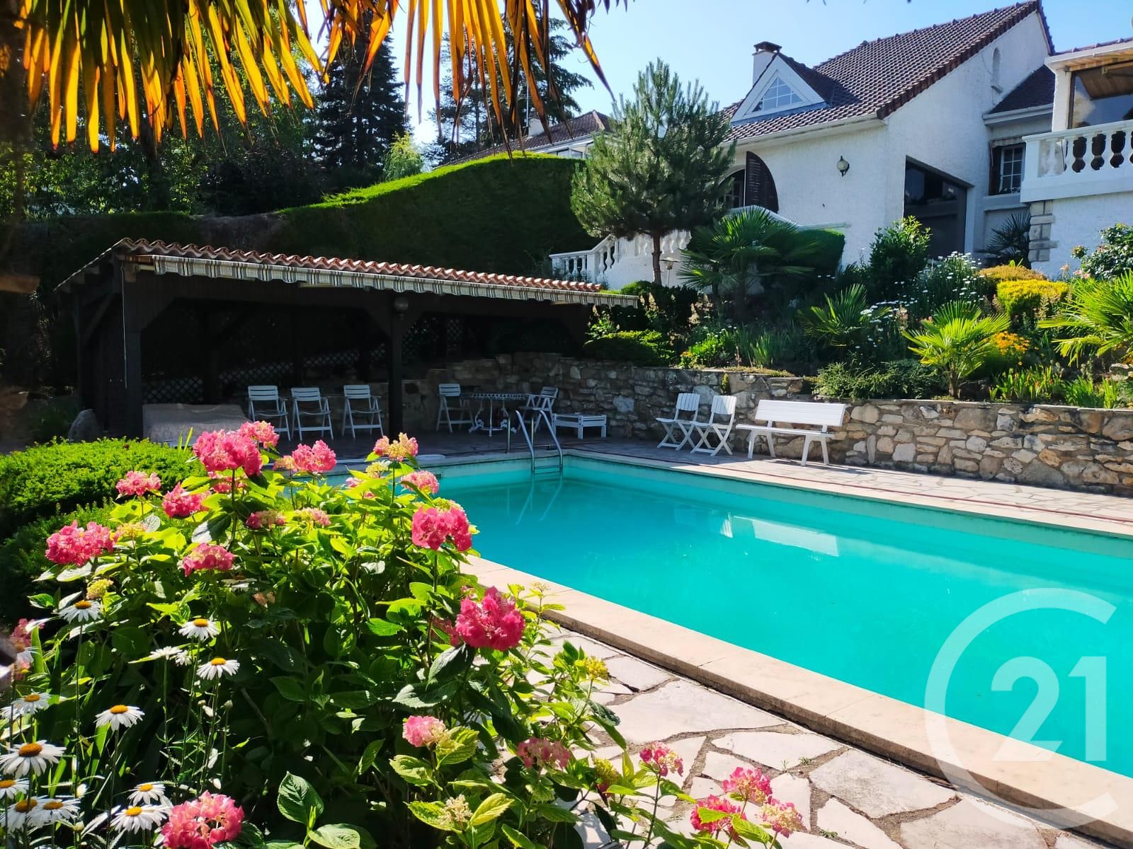 Maison 250m² — Maurecourt
