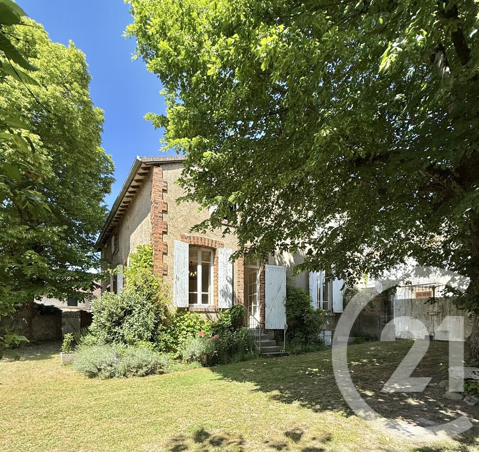 Maison 250m² — Dornes