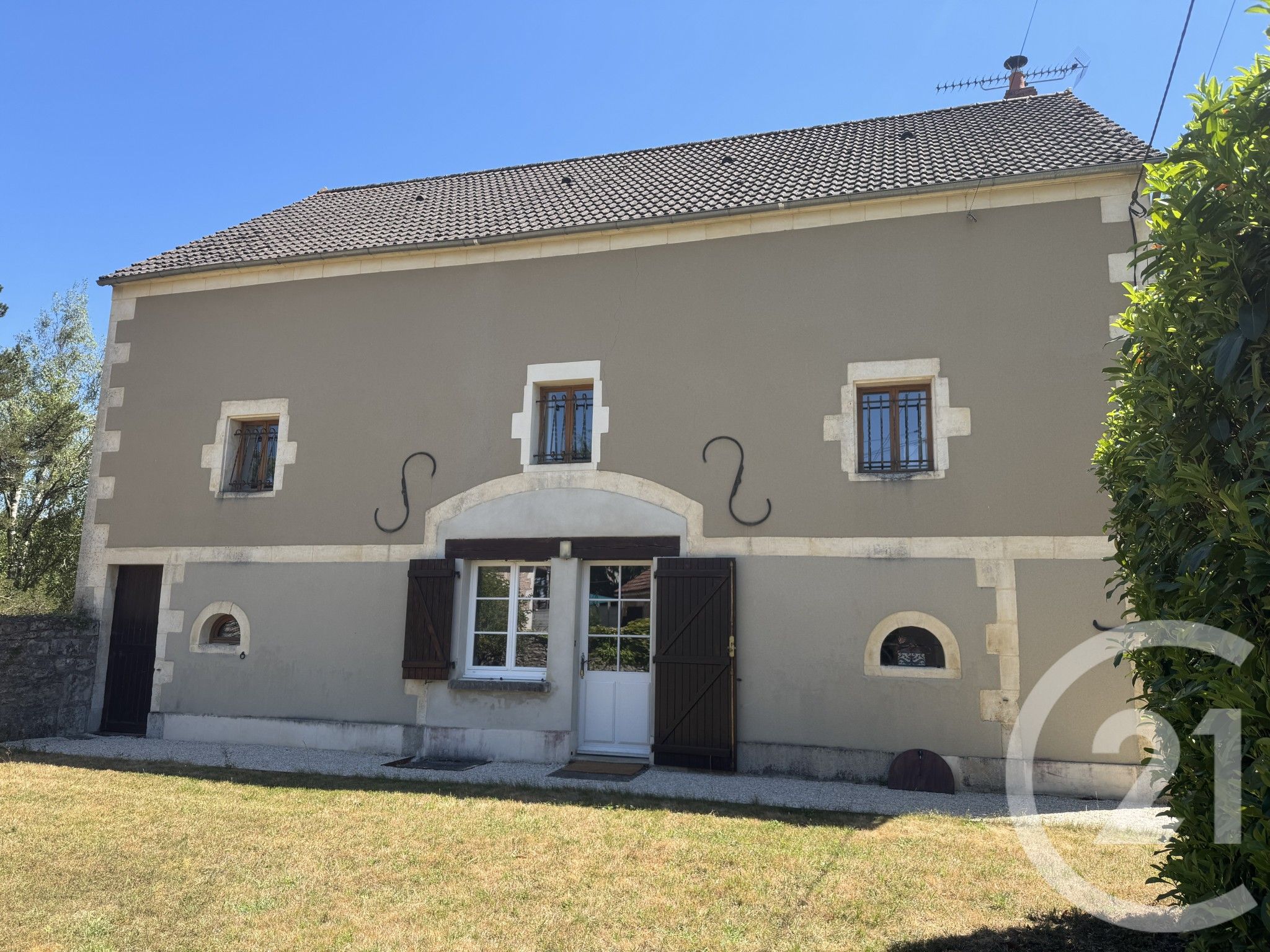Maison 206m² — Étais-la-Sauvin